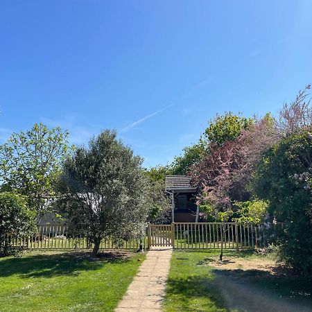 Cosy Cabin By The Seaside With Hot Tub Birchington-on-Sea Exterior photo