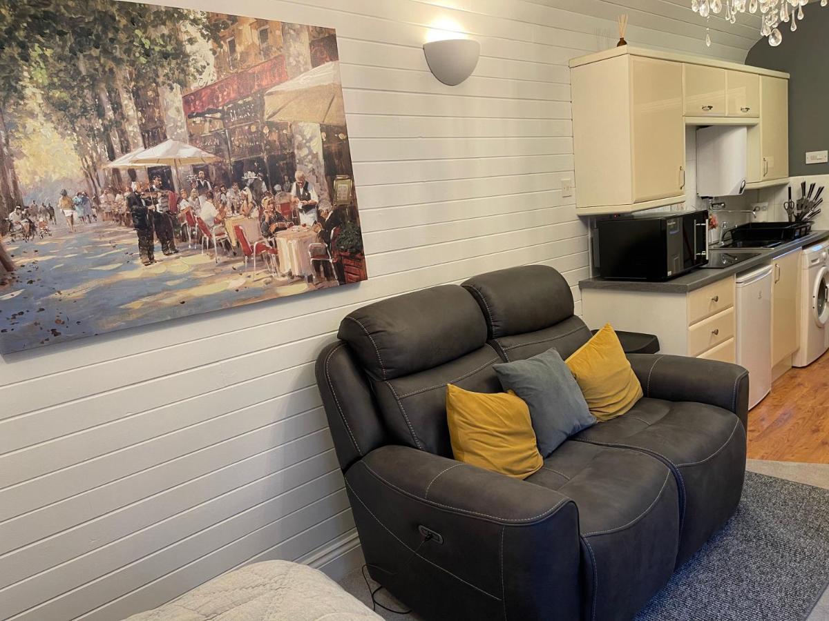 Cosy Cabin By The Seaside With Hot Tub Birchington-on-Sea Exterior photo