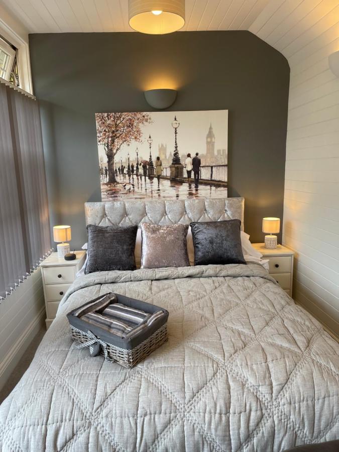 Cosy Cabin By The Seaside With Hot Tub Birchington-on-Sea Exterior photo